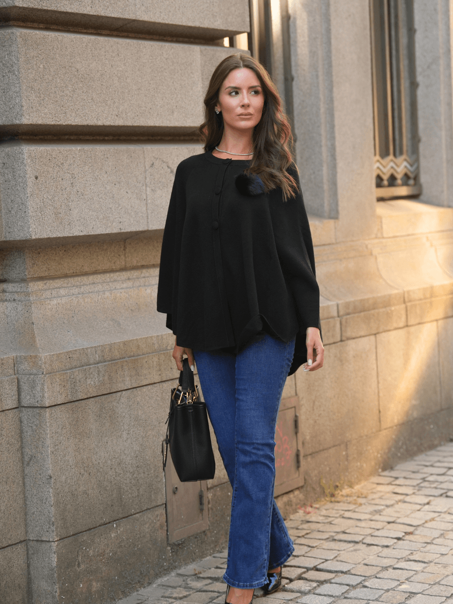 Poncho com pompom - Spaccio.pt