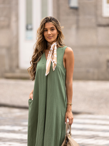 Vestido fluido decote V