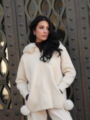 Casaco capuz c/ pompom | SPACCIO by Cristina