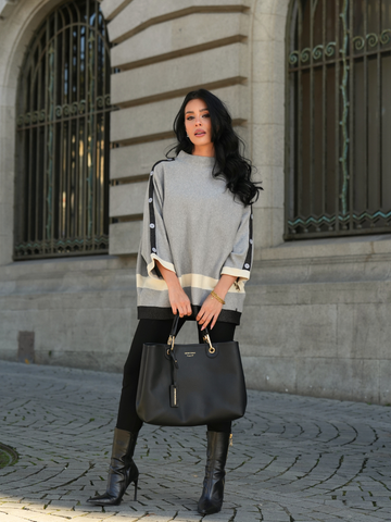 Camisola com Botões e Detalhes Contrastantes