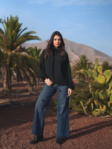 Jeans Wide Leg com Aplicações Florais