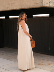 Vestido maxi com decote halter bordado