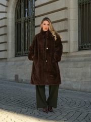 Casaco Comprido em Pelo Castanho