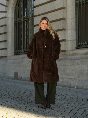 Casaco Comprido em Pelo Castanho