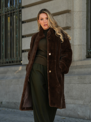 Casaco Comprido em Pelo Castanho
