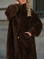Casaco Comprido em Pelo Castanho