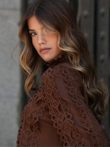 Blusa Bordada com Gola Subida | SPACCIO by Cristina