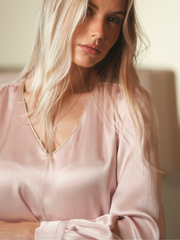 Blusa com pormenor fio glow