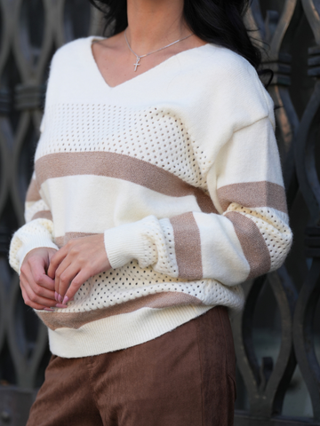 Camisola riscas pormenores microperfurados