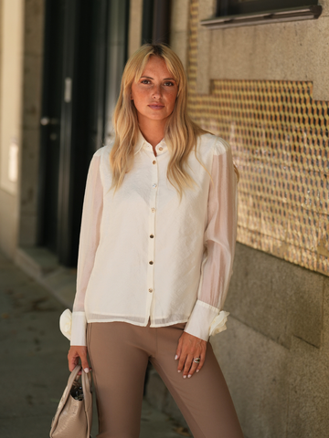 Blusa Romântica com Aplicação de Flor