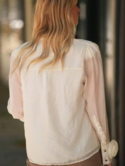 Blusa Romântica com Aplicação de Flor