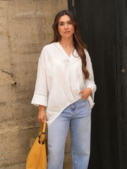 Top fluido com detalhe em renda