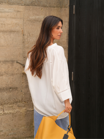 Top fluido com detalhe em renda