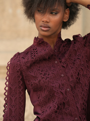 Blusa Bordada com Gola Subida | SPACCIO by Cristina