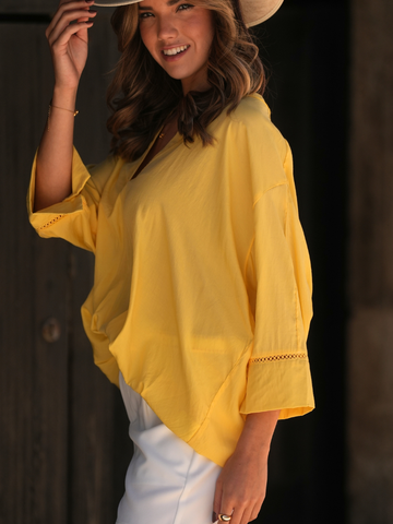 Top fluido com detalhe em renda