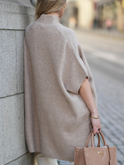 Poncho em Malha Texturada com Gola Subida