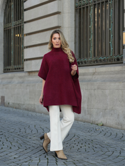 Poncho em Malha Texturada com Gola Subida