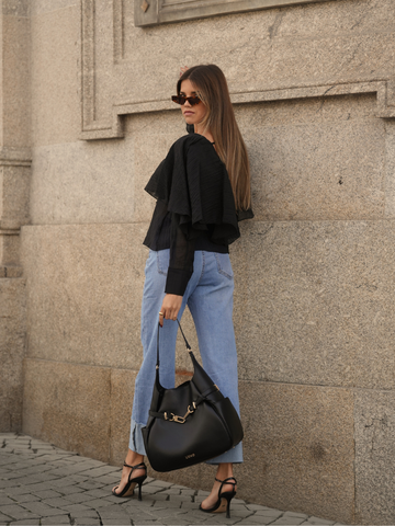 BLUSA COM FOLHOS EM CAMADAS