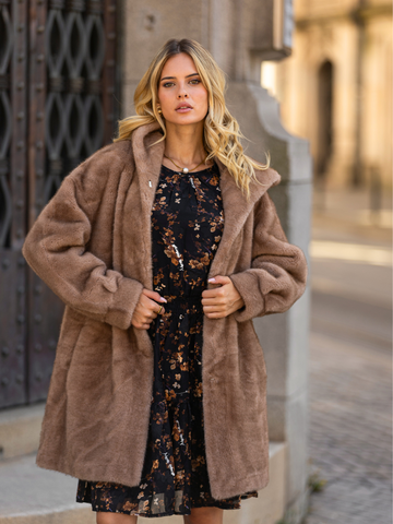 Vestido midi con flores doradas