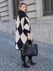 Poncho oversize Argyle com Fecho