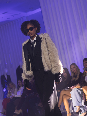 Casaco pelo com capuz | SPACCIO by Cristina