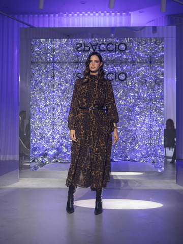 Vestido comprido animal print com manga larga